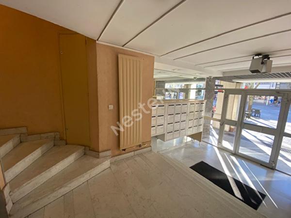 HYPER CENTRE DE REIMS - TYPE 2 EN DUPLEX MEUBLE + BOX FERME