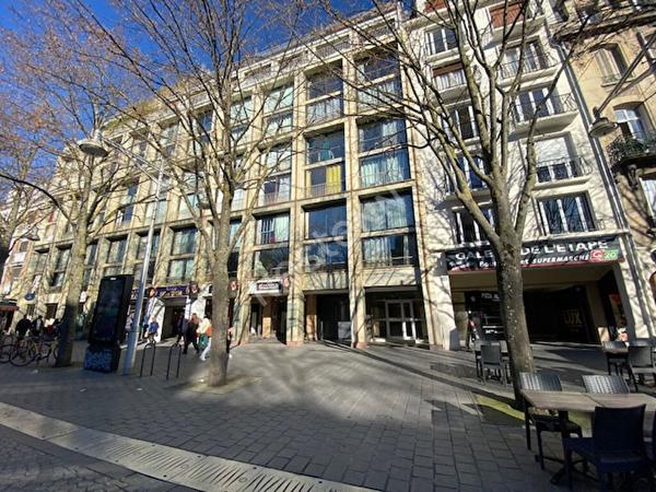 HYPER CENTRE DE REIMS - TYPE 2 EN DUPLEX MEUBLE + BOX FERME