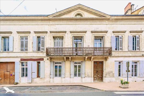 Maison à vendre |  Montguyon |  14 pièces | 374 m²