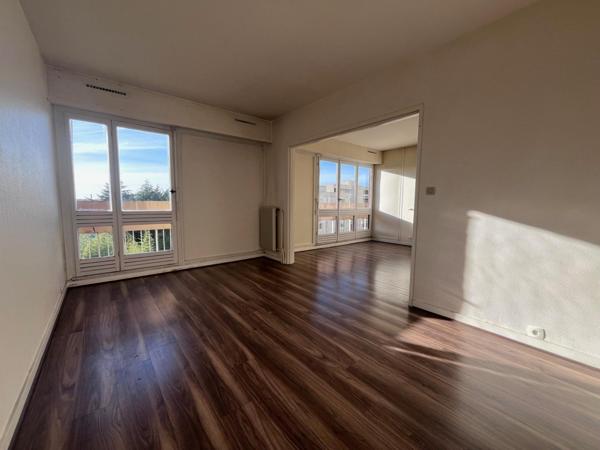 Vue dégagée dans une résidence sécurisée