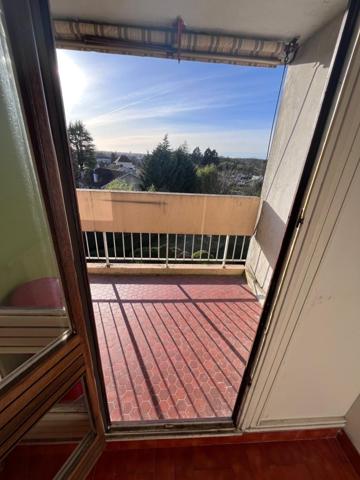 Vue dégagée dans une résidence sécurisée