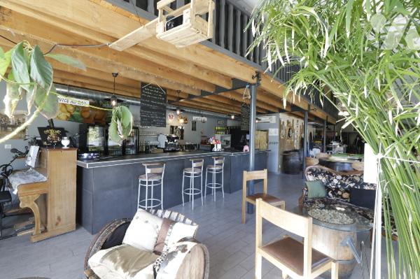 A VENDRE - SARLAT LA CANEDA - Bâtiment de 330 m² sur parcelle de 3233 m²