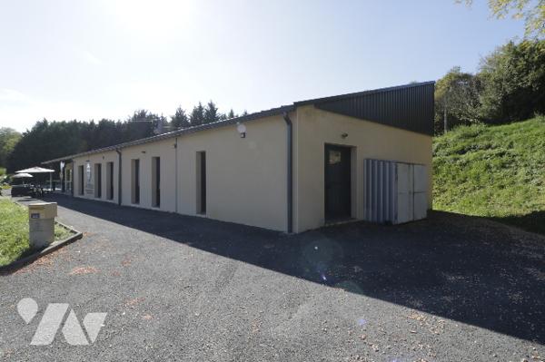 A VENDRE - SARLAT LA CANEDA - Bâtiment de 330 m² sur parcelle de 3233 m²