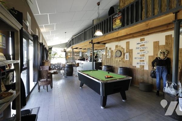 A VENDRE - SARLAT LA CANEDA - Bâtiment de 330 m² sur parcelle de 3233 m²