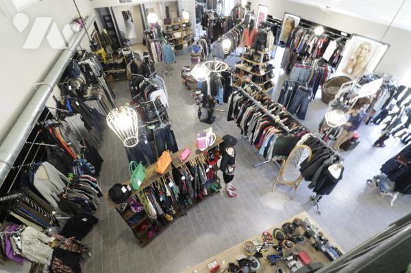 A VENDRE - SARLAT LA CANEDA - Bâtiment de 330 m² sur parcelle de 3233 m²