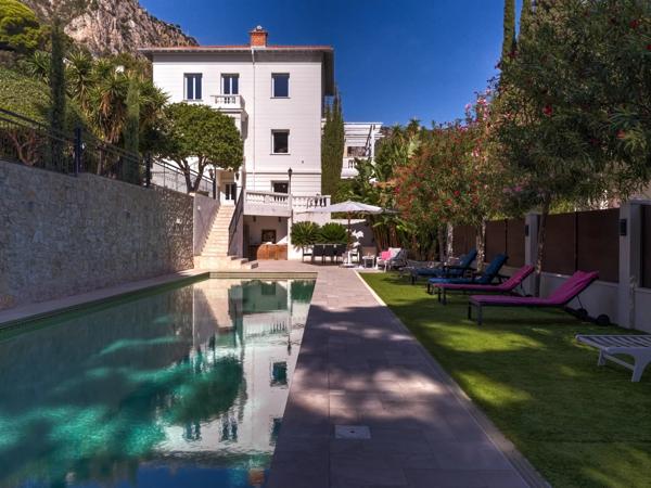 Villa Belle Epoque rénovée en plein centre de Beaulieu sur mer