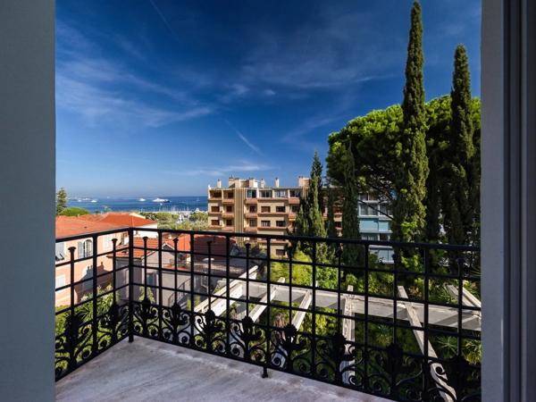 Villa Belle Epoque rénovée en plein centre de Beaulieu sur mer