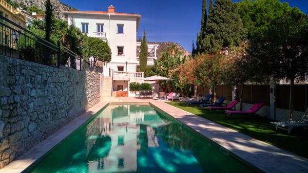 Villa Belle Epoque rénovée en plein centre de Beaulieu sur mer