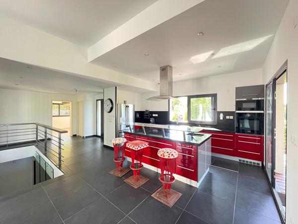 Maison d'architecte -2014- DPE B - 4 chambres - PISICNE