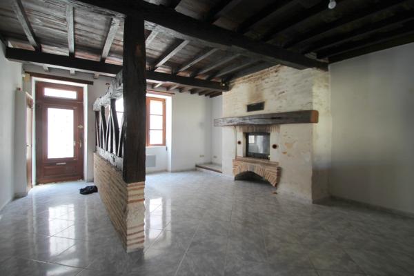 Maison de village de caractère à vendre– 109 m² – 3 chambres + Grenier aménageable (67 m²) - cour extèrieure