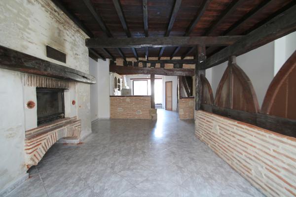 Maison de village de caractère à vendre– 109 m² – 3 chambres + Grenier aménageable (67 m²) - cour extèrieure