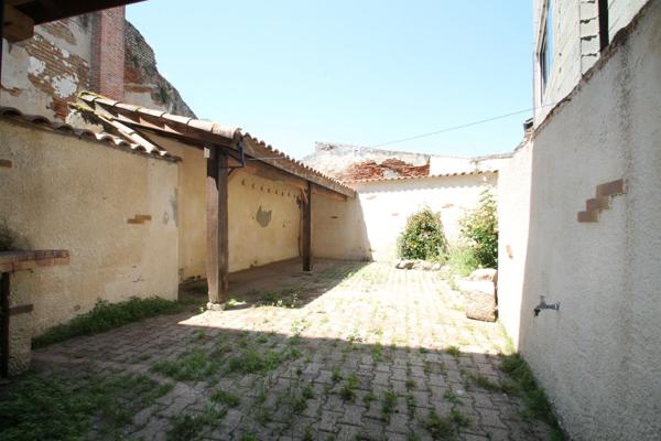 Maison de village de caractère à vendre– 109 m² – 3 chambres + Grenier aménageable (67 m²) - cour extèrieure