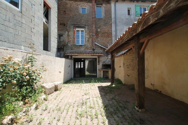 Maison de village de caractère à vendre– 109 m² – 3 chambres + Grenier aménageable (67 m²) - cour extèrieure