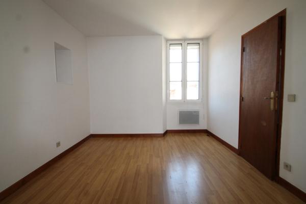 Maison de village de caractère à vendre– 109 m² – 3 chambres + Grenier aménageable (67 m²) - cour extèrieure