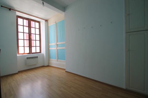 Maison de village de caractère à vendre– 109 m² – 3 chambres + Grenier aménageable (67 m²) - cour extèrieure