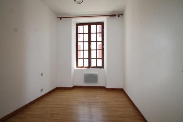 Maison de village de caractère à vendre– 109 m² – 3 chambres + Grenier aménageable (67 m²) - cour extèrieure