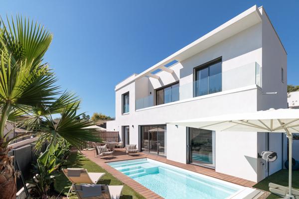 MAGNIFIQUE VILLA CONTEMPORAINE A BIOT