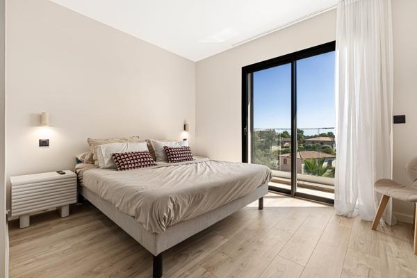 MAGNIFIQUE VILLA CONTEMPORAINE A BIOT