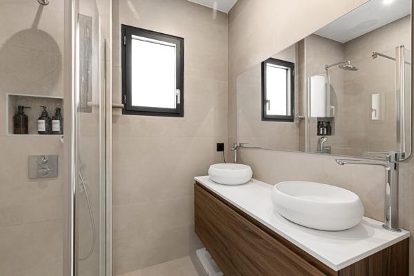 MAGNIFIQUE VILLA CONTEMPORAINE A BIOT