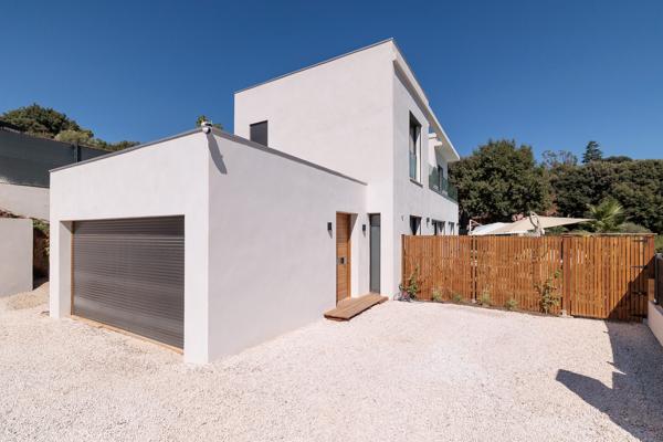 MAGNIFIQUE VILLA CONTEMPORAINE A BIOT