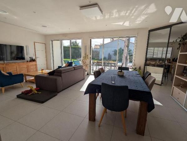 LES HERBIERS - Parfaitement situé à proximité des écoles, commerces et services, découvrez ce s...