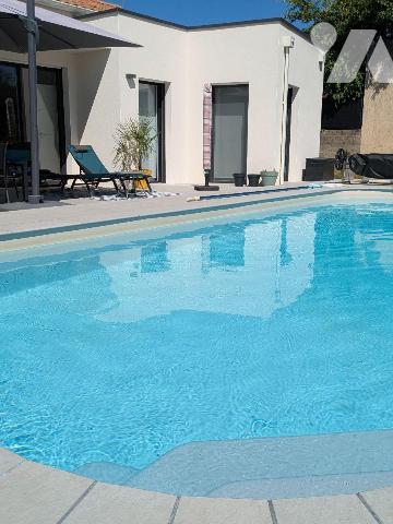 LES HERBIERS - Parfaitement situé à proximité des écoles, commerces et services, découvrez ce s...