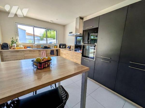 LES HERBIERS - Parfaitement situé à proximité des écoles, commerces et services, découvrez ce s...