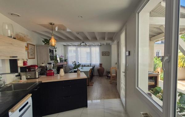 Maison de ville lumineuse avec garage - 110 m2- LAVAL- RIVE DROITE (53)