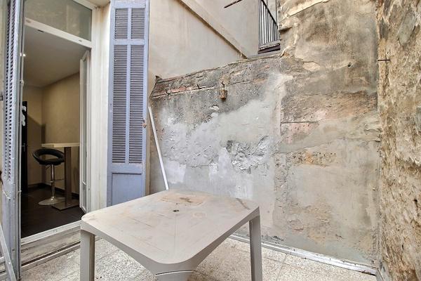 MARSEILLE 1 - SECTEUR SAINT-CHARLES - APPARTEMENT 3 PIECES - 1 COUR / TERRASSE - 2 CHAMBRES - DEBARRAS