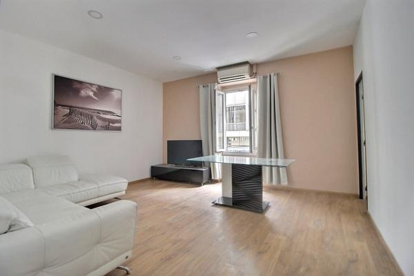 MARSEILLE 1 - SECTEUR SAINT-CHARLES - APPARTEMENT 3 PIECES - 1 COUR / TERRASSE - 2 CHAMBRES - DEBARRAS