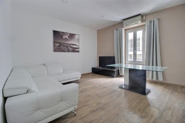 MARSEILLE 1 - SECTEUR SAINT-CHARLES - APPARTEMENT 3 PIECES - 1 COUR / TERRASSE - 2 CHAMBRES - DEBARRAS