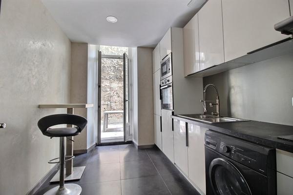 MARSEILLE 1 - SECTEUR SAINT-CHARLES - APPARTEMENT 3 PIECES - 1 COUR / TERRASSE - 2 CHAMBRES - DEBARRAS