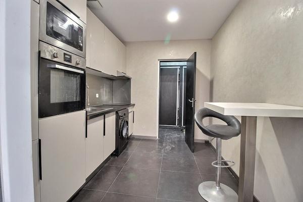MARSEILLE 1 - SECTEUR SAINT-CHARLES - APPARTEMENT 3 PIECES - 1 COUR / TERRASSE - 2 CHAMBRES - DEBARRAS