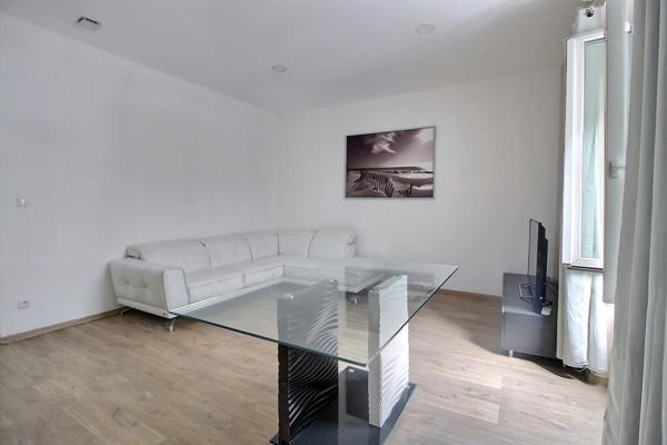 MARSEILLE 1 - SECTEUR SAINT-CHARLES - APPARTEMENT 3 PIECES - 1 COUR / TERRASSE - 2 CHAMBRES - DEBARRAS