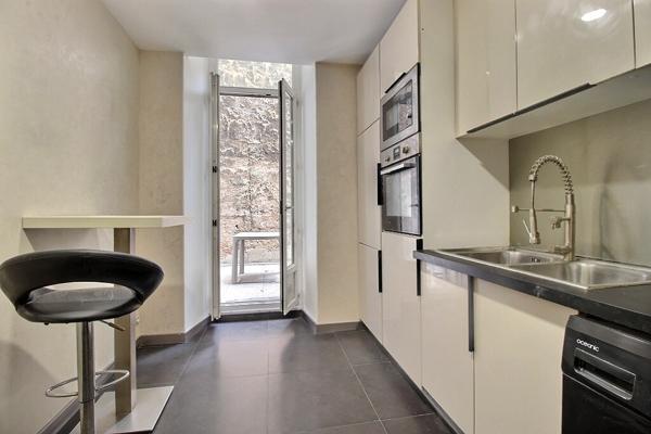 MARSEILLE 1 - SECTEUR SAINT-CHARLES - APPARTEMENT 3 PIECES - 1 COUR / TERRASSE - 2 CHAMBRES - DEBARRAS