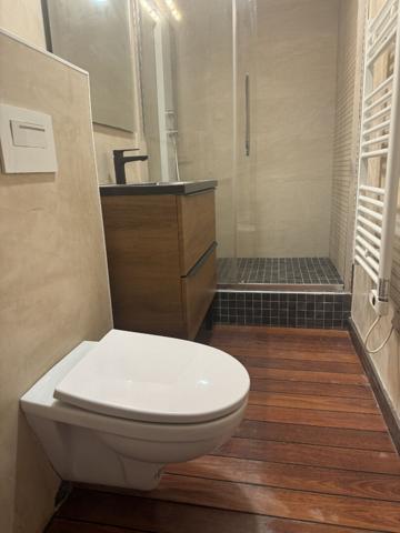 MARSEILLE 1 - SECTEUR SAINT-CHARLES - APPARTEMENT 3 PIECES - 1 COUR / TERRASSE - 2 CHAMBRES - DEBARRAS