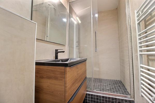 MARSEILLE 1 - SECTEUR SAINT-CHARLES - APPARTEMENT 3 PIECES - 1 COUR / TERRASSE - 2 CHAMBRES - DEBARRAS