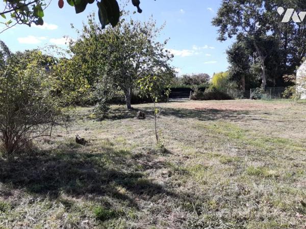 TERRAIN A BÂTIR 725M² 