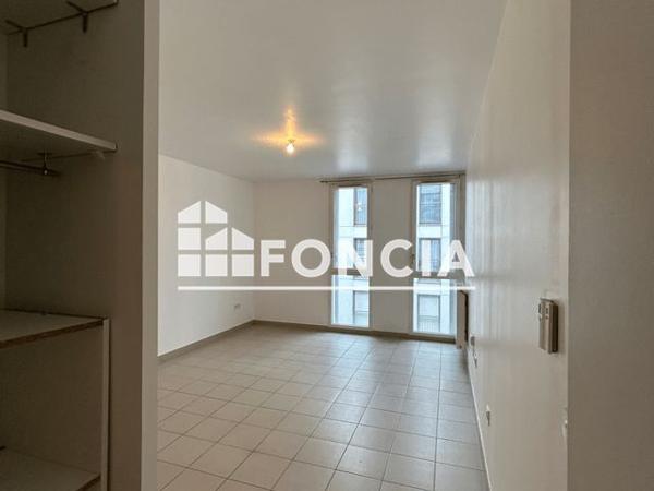 Location Studio 26.7 m² - RESIDENCE PLEIN SUD 7 RUE RENE ROBERT CAVELIER BAT B Massy 91300