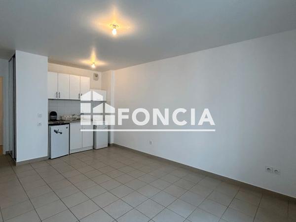 Location Studio 26.7 m² - RESIDENCE PLEIN SUD 7 RUE RENE ROBERT CAVELIER BAT B Massy 91300