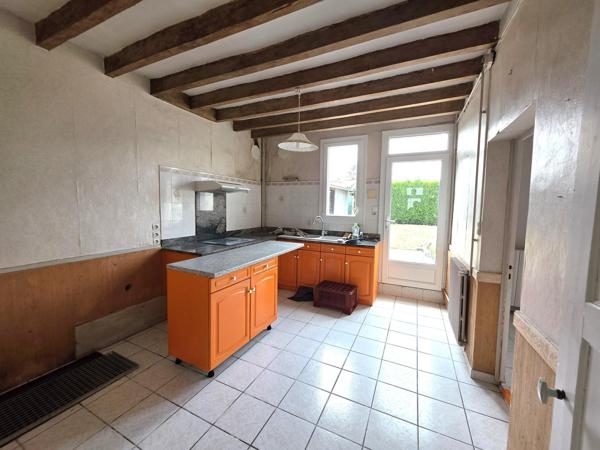 Belle maison de bourg, son terrain et ses dépendances !
