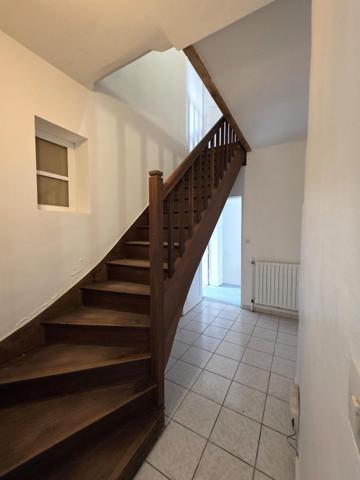 Belle maison de bourg, son terrain et ses dépendances !