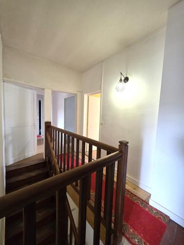 Belle maison de bourg, son terrain et ses dépendances !