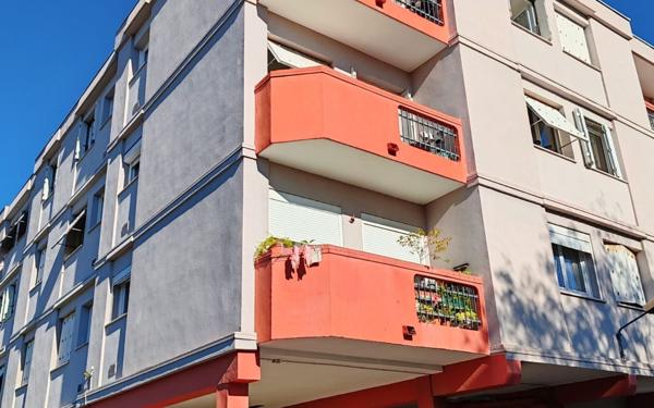 Appartement à vendre    2 pièces •  Nîmes