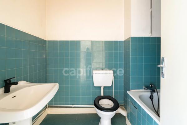 Département du Finistère (29), à vendre à QUIMPER, studio de 27,29 m² habitables - Balcon - Cave.