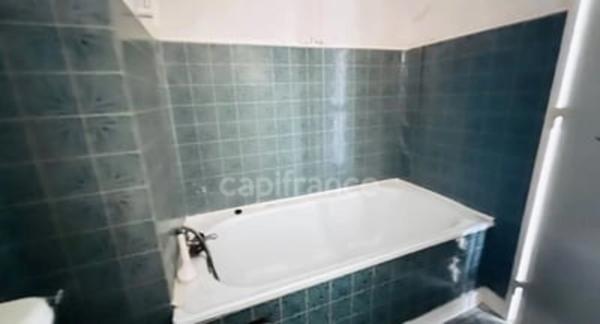 Département du Finistère (29), à vendre à QUIMPER, studio de 27,29 m² habitables - Balcon - Cave.