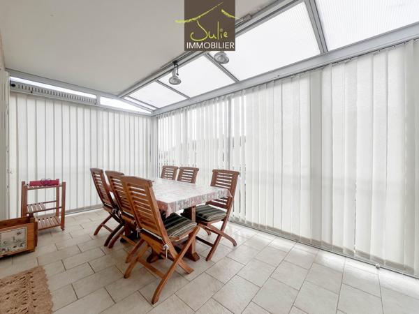 Pavillon idéalement situé dans BRESSUIRE avec studio.