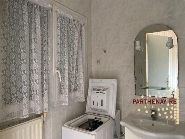 Maison sur sous sol semi enterré