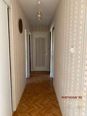 Maison sur sous sol semi enterré