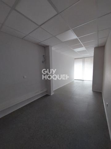 Local professionnel, 3 pièces de 110,74 m² à THANN
